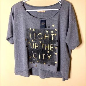 HOLLISTER “Light Up the City” Cropped Top